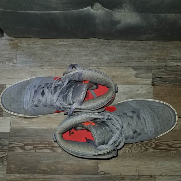 Nike - Picture 2 of 8